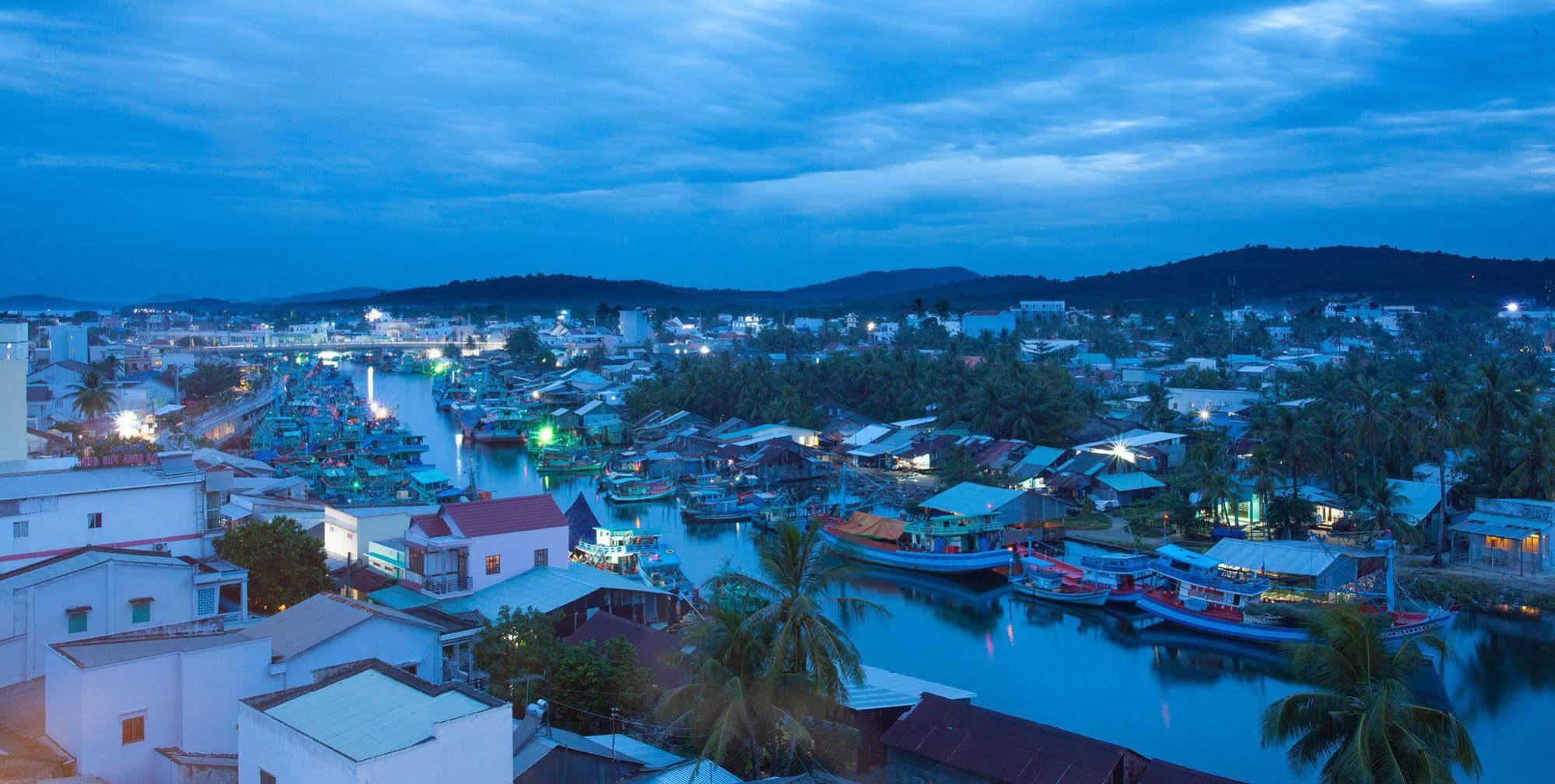 Blue Sky Phu Quoc Hotel Екстер'єр фото